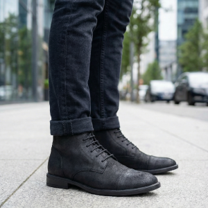 9425 מגף עור שחור