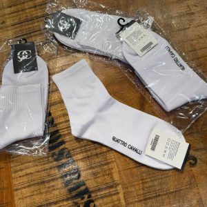 גרביים ארוכות לבנות