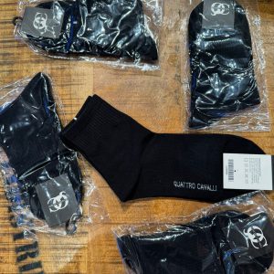 גרביים ארוכות שחורות