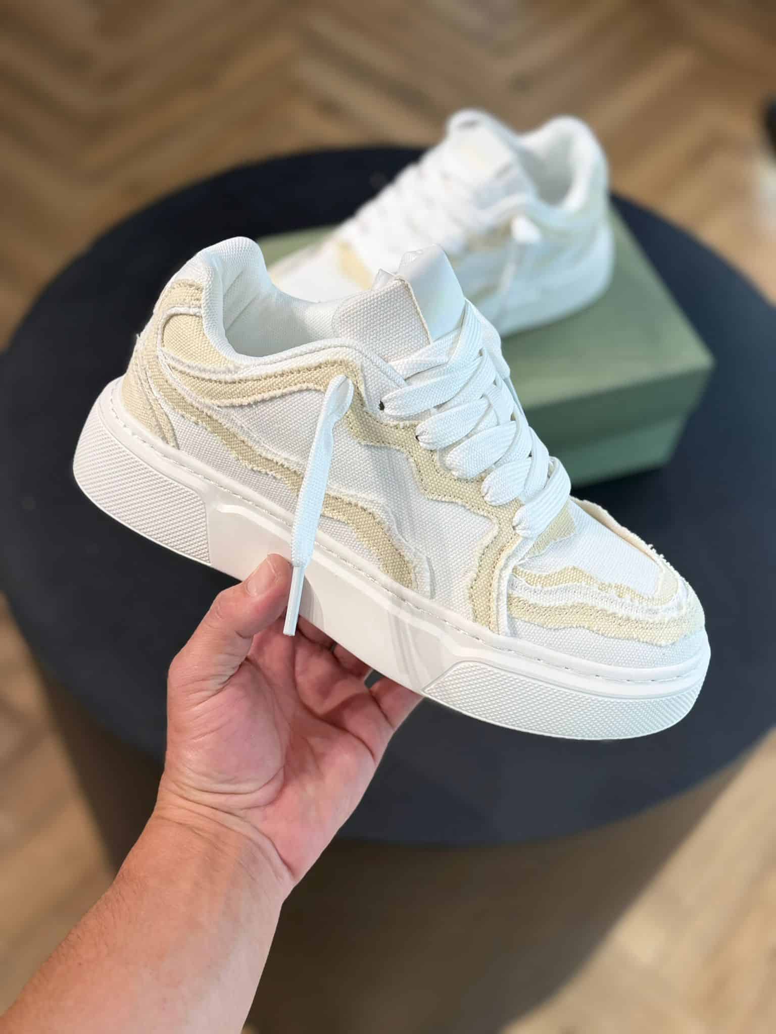 5034 אוף וויט