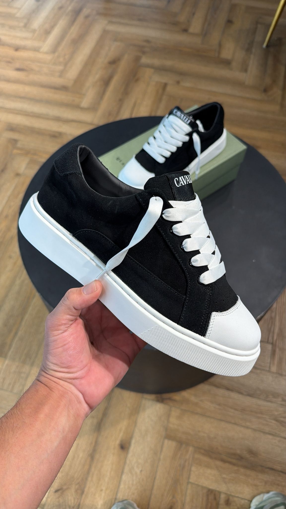 5019 שחור לבן